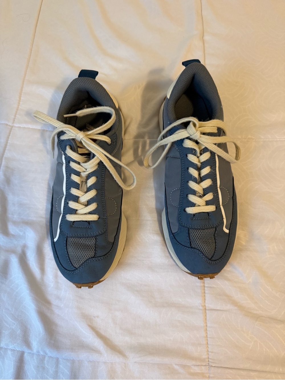 Zara Women's Blue and Cream Athletic Sneakers